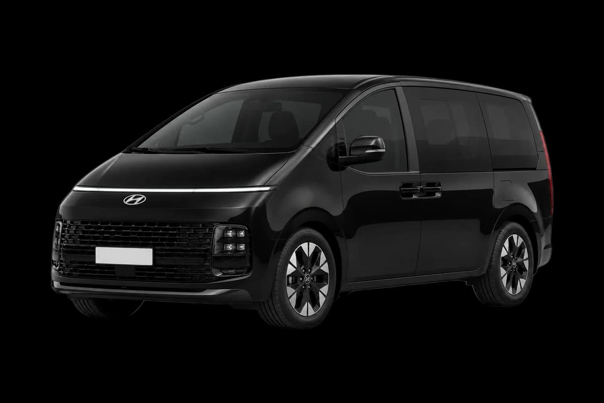 Black Hyundai Staria minivan for family Umrah transport in Saudi Arabia